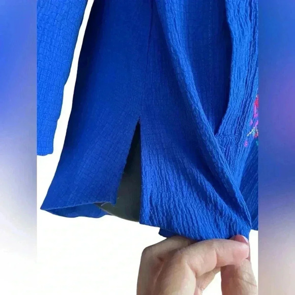 Caleooa women’s long sleeve button down blue embroidered with pockets shirt sz M - Picture 2 of 7